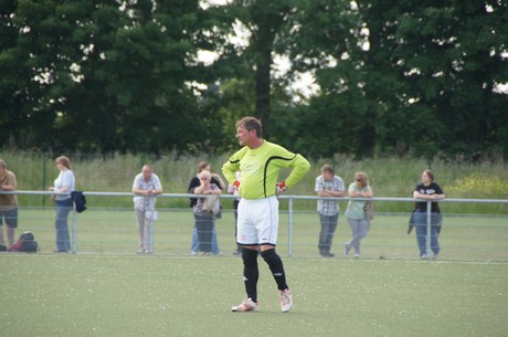 benefiz-fussballspiel