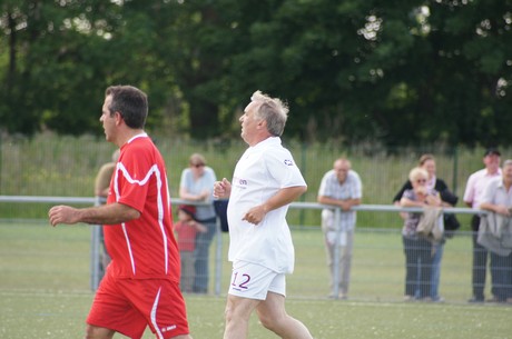 benefiz-fussballspiel