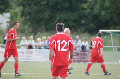 benefiz-fussballspiel