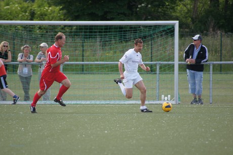 benefiz-fussballspiel