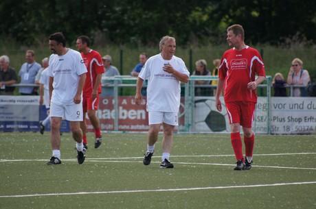 benefiz-fussballspiel