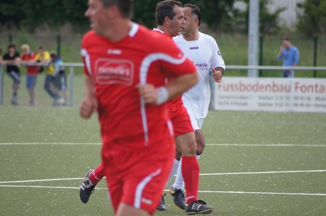 benefiz-fussballspiel