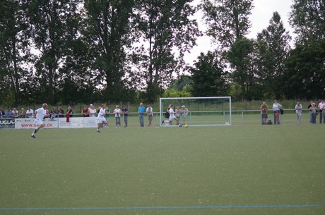 benefiz-fussballspiel