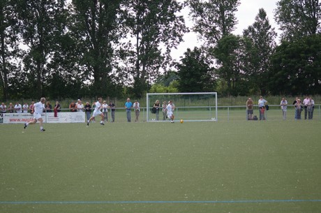 benefiz-fussballspiel