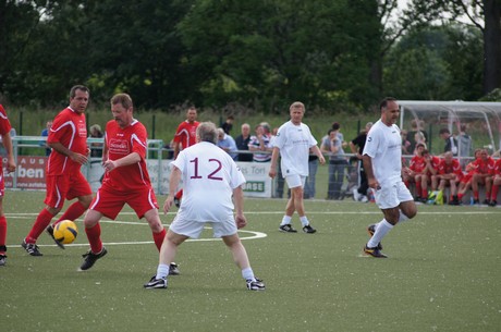benefiz-fussballspiel