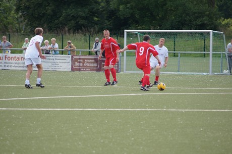 benefiz-fussballspiel