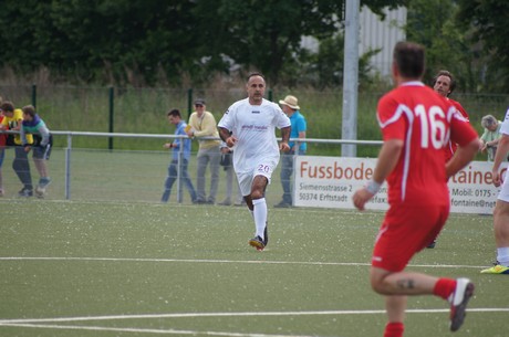benefiz-fussballspiel