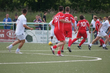 benefiz-fussballspiel