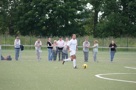 benefiz-fussballspiel