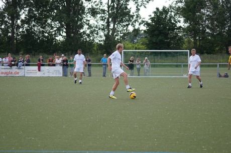 benefiz-fussballspiel