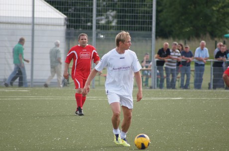 benefiz-fussballspiel
