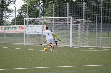 benefiz-fussballspiel