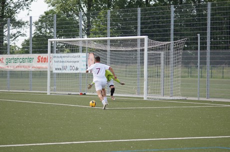 benefiz-fussballspiel