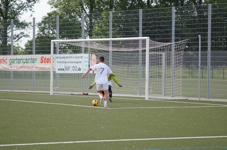 benefiz-fussballspiel