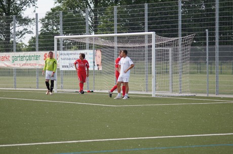 benefiz-fussballspiel