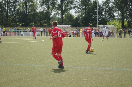 benefiz-fussballspiel