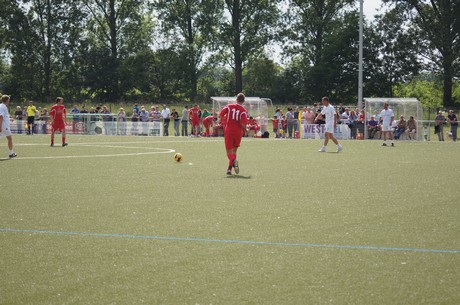 benefiz-fussballspiel