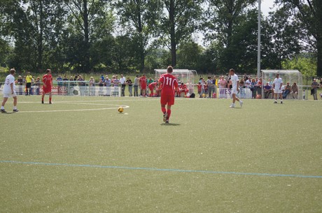 benefiz-fussballspiel