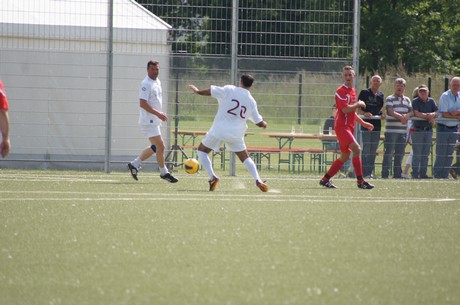 benefiz-fussballspiel