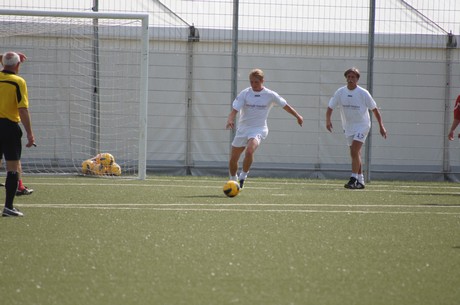 benefiz-fussballspiel