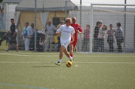 benefiz-fussballspiel