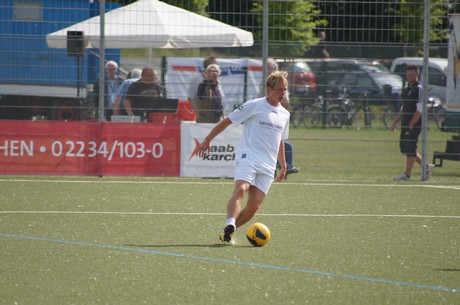 benefiz-fussballspiel