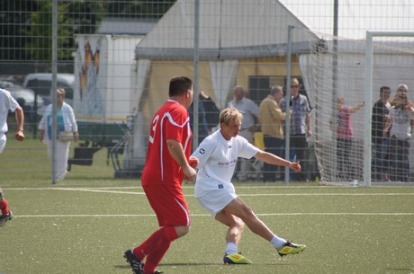benefiz-fussballspiel