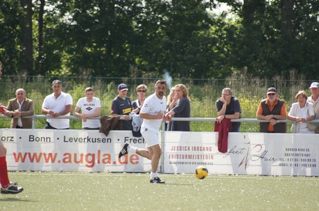 benefiz-fussballspiel