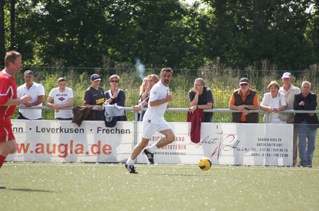 benefiz-fussballspiel