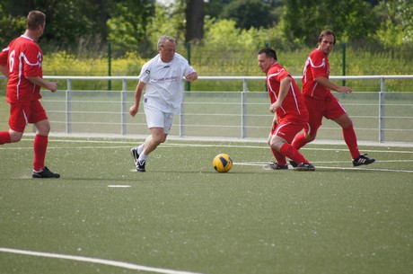benefiz-fussballspiel