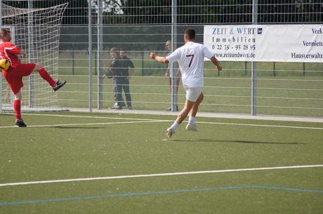benefiz-fussballspiel