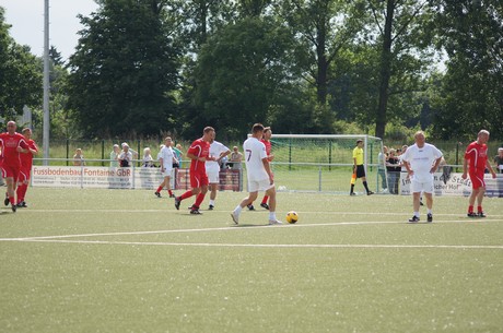 benefiz-fussballspiel