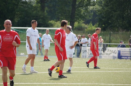 benefiz-fussballspiel