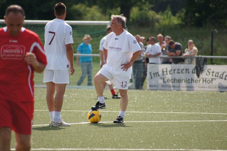 benefiz-fussballspiel