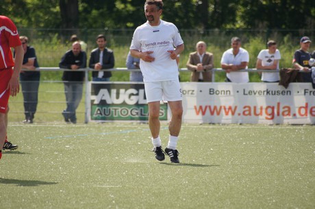 benefiz-fussballspiel