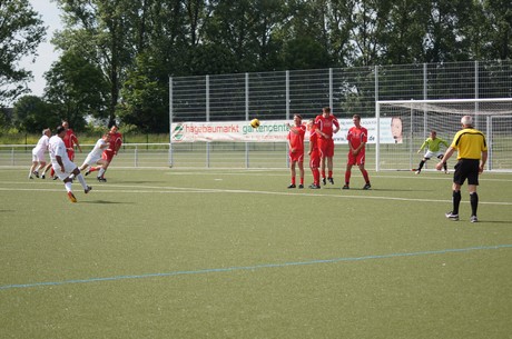 benefiz-fussballspiel