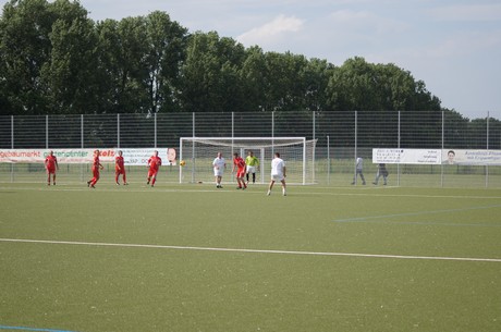 benefiz-fussballspiel