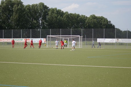 benefiz-fussballspiel