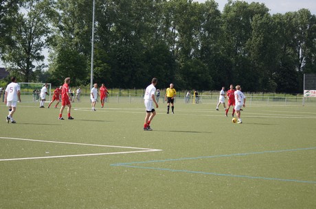 benefiz-fussballspiel