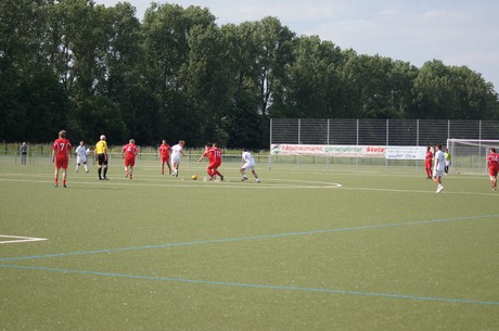 benefiz-fussballspiel