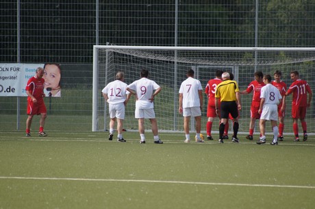 benefiz-fussballspiel