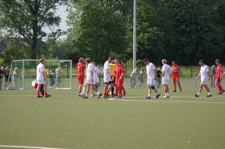 benefiz-fussballspiel