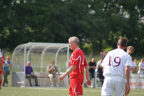 benefiz-fussballspiel